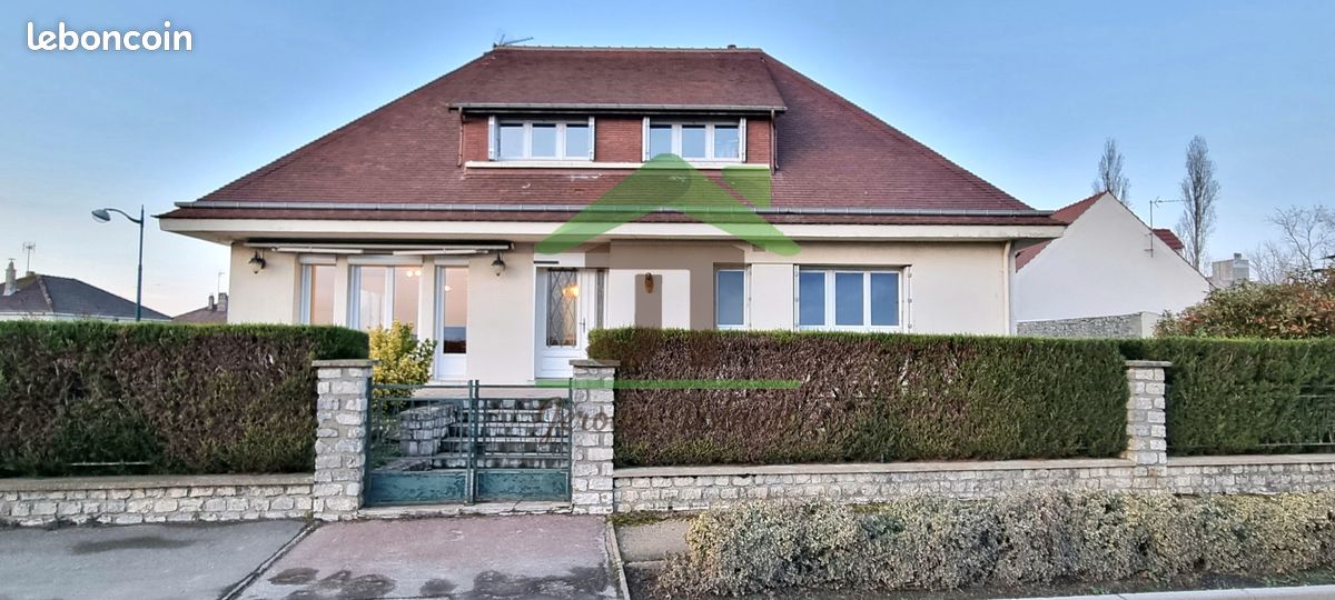 Casa de 4 dormitorios en Patay, France No. 83270