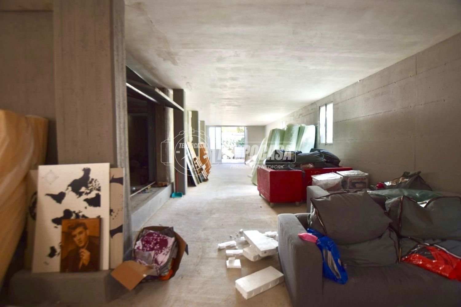  Garage in San Severino Marche, Italy No. 258405