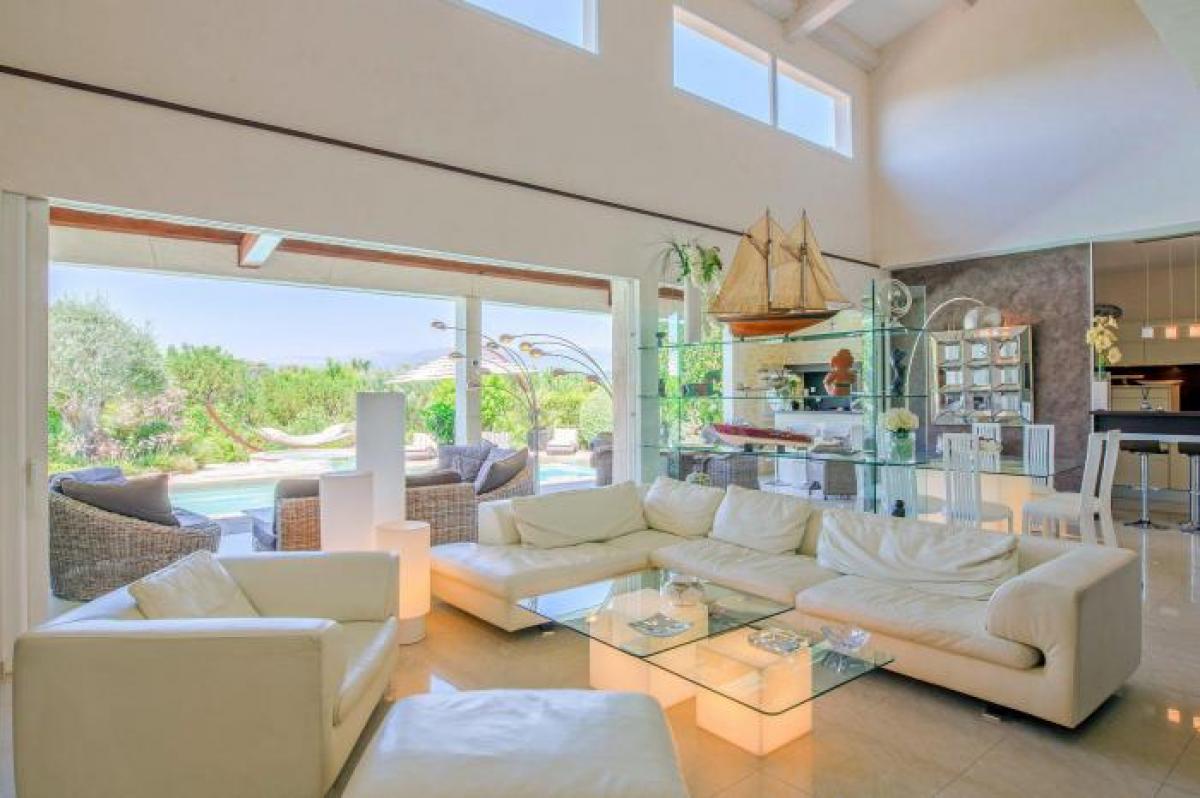 4 bedrooms Villa in Cannes, France No. 2709