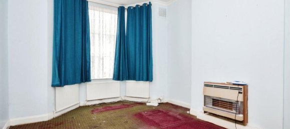 4 bedrooms House in London, United Kingdom No. 6316 16