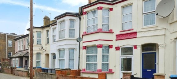 4 bedrooms House in London, United Kingdom No. 6316 10