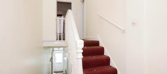 4 bedrooms House in London, United Kingdom No. 6316 8