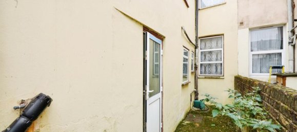 4 bedrooms House in London, United Kingdom No. 6316 14