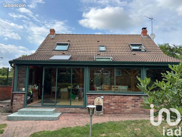 Casa de 4 dormitorios en Courcelles-les-Lens, France No. 313000