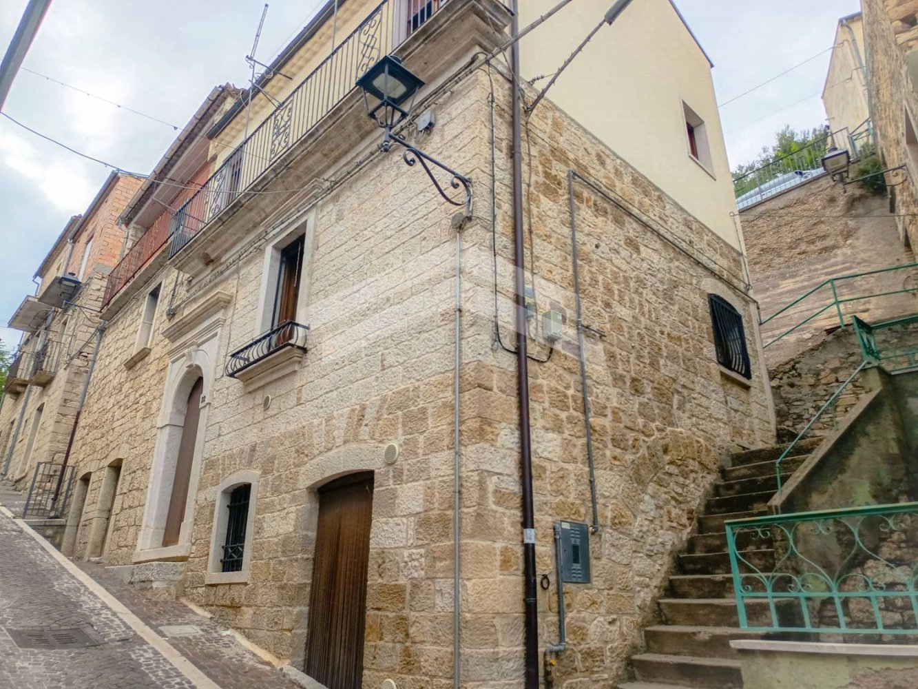 210m² Building in Castelbottaccio, Italy No. 276115