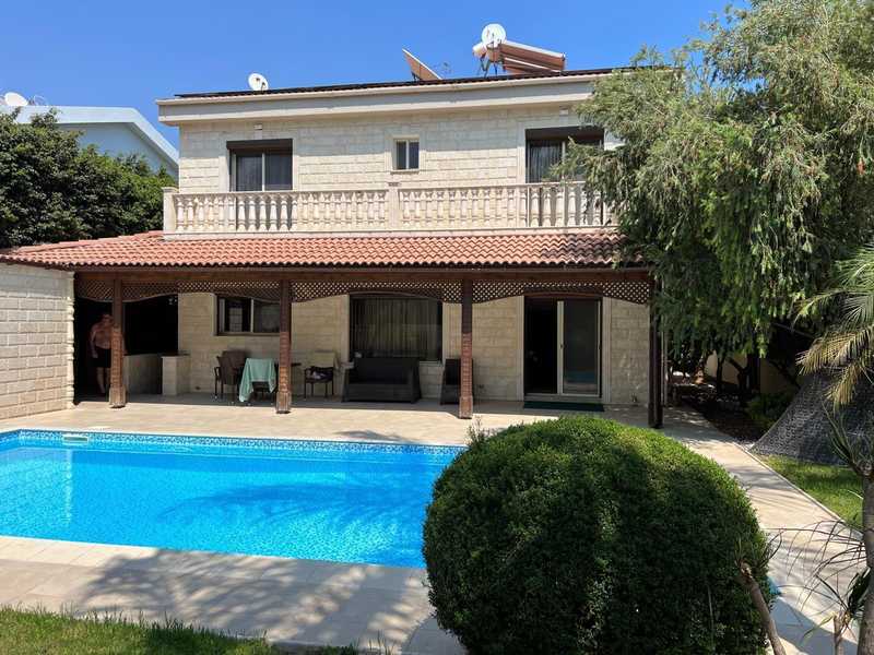 5 bedrooms Villa in Germasogeia, Cyprus No. 13890