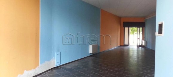 97m² Commercial property in Vanzago, Italy No. 15747 4