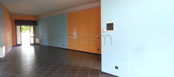 97m² Commercial property in Vanzago, Italy No. 15747 3