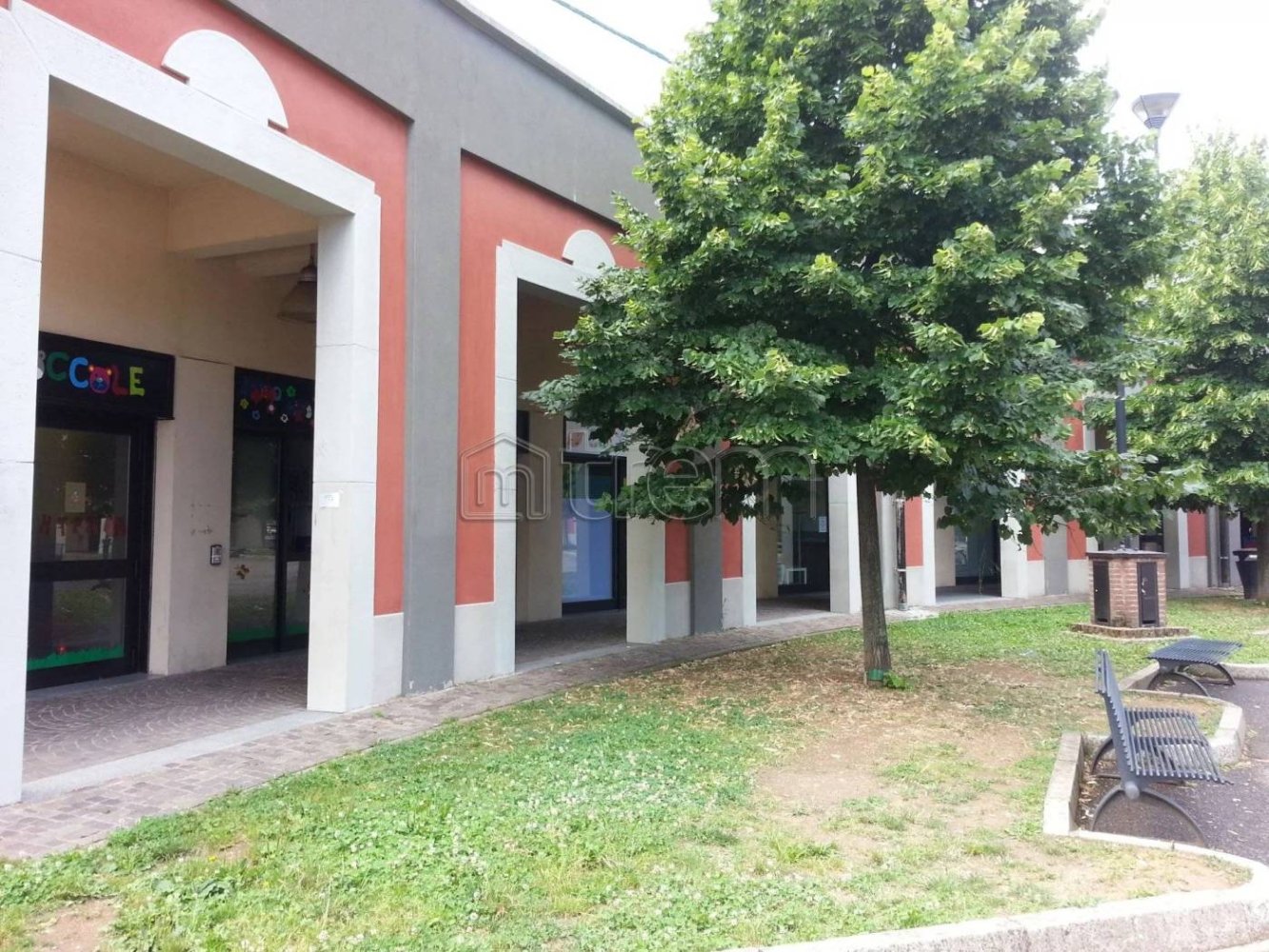 97m² Commercial property in Vanzago, Italy No. 15747