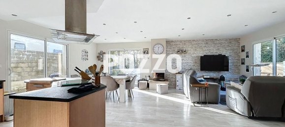 5 bedrooms House in Manche, France No. 359444 2