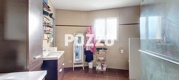 5 bedrooms House in Manche, France No. 359444 10