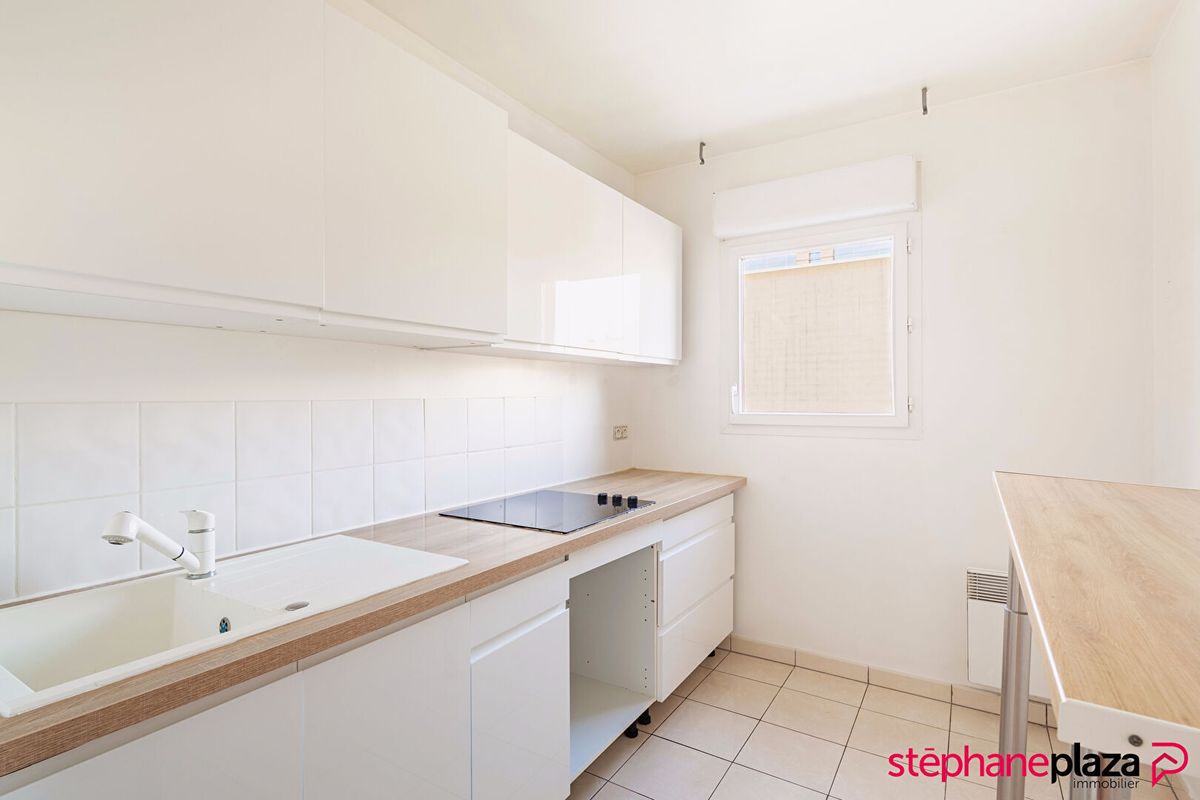 3 bedrooms Apartment in Bezons, France No. 166480