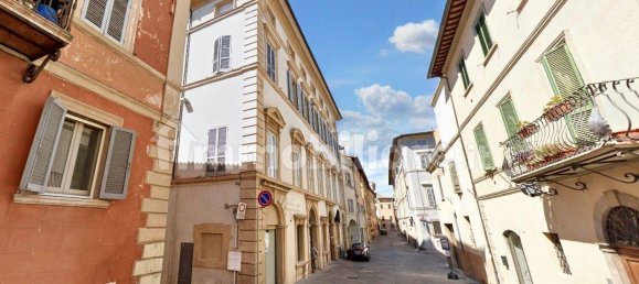 Propiedad comercial de 3 habitaciónes en Foligno, Italy No. 169881 4