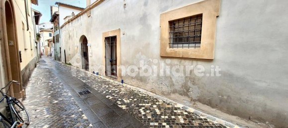 Propiedad comercial de 3 habitaciónes en Foligno, Italy No. 169881 3