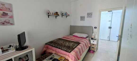 4 Schlafzimmer Wohnung in Genoa, Italy, Nr. 327479 8