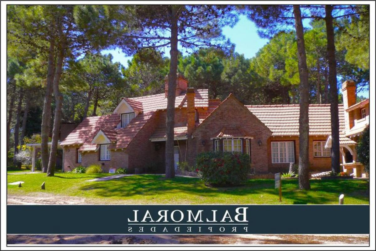 3 bedrooms House in Mar del Plata, Argentina No. 79957