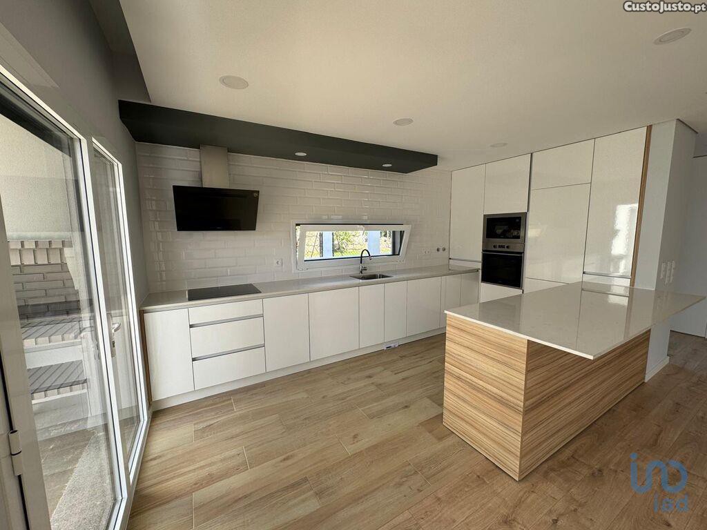 4 bedrooms House in Seixal, Portugal No. 169829