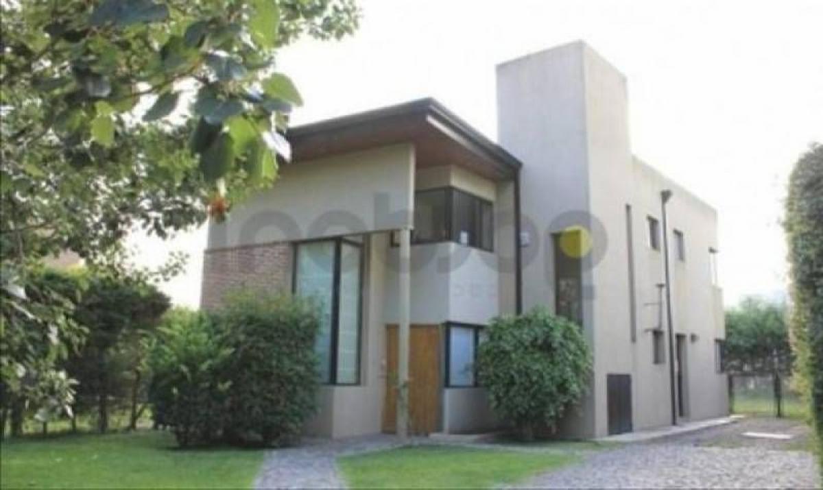 3 Schlafzimmer Haus in Berazategui, Argentina, Nr. 21078