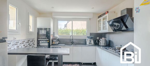 4 bedrooms House in Ifs, France No. 358880 5