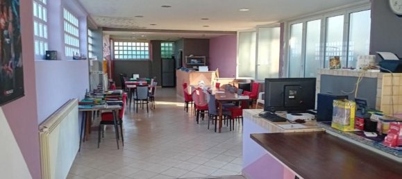 Casa de 10 habitaciónes en Lombriasco, Italy No. 151098 10