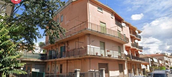 3 bedrooms Apartment in Colleferro, Italy No. 101766 2