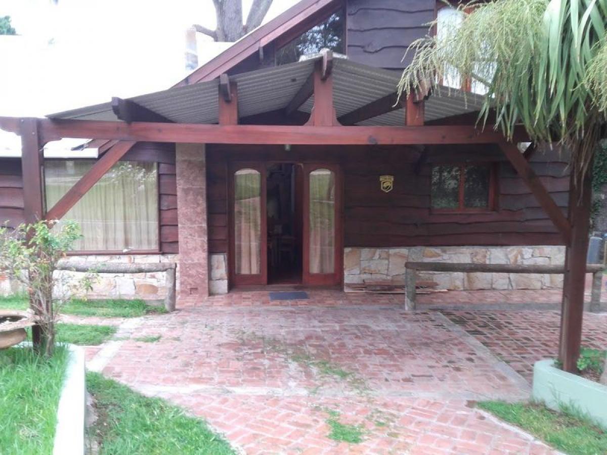 3 bedrooms House in Mar del Plata, Argentina No. 80681
