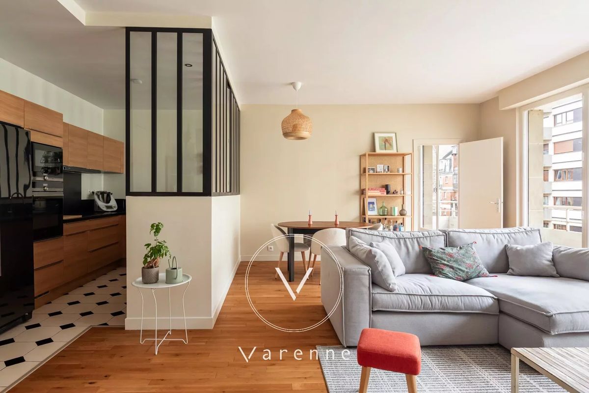 2 bedrooms Apartment in Paris, France No. 173630