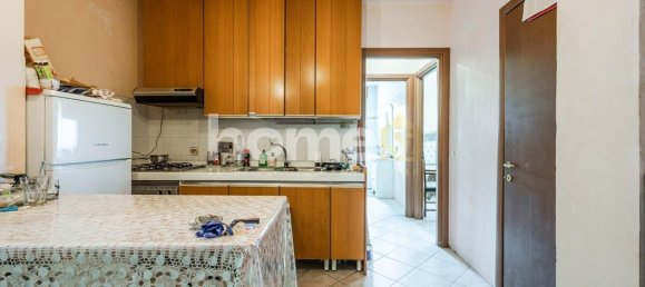 4 bedrooms Apartment in Reggio Emilia, Italy No. 371720 5