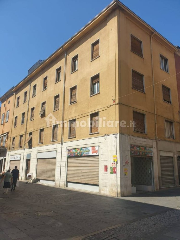 5 rooms Building in Fidenza, Italy No. 138668