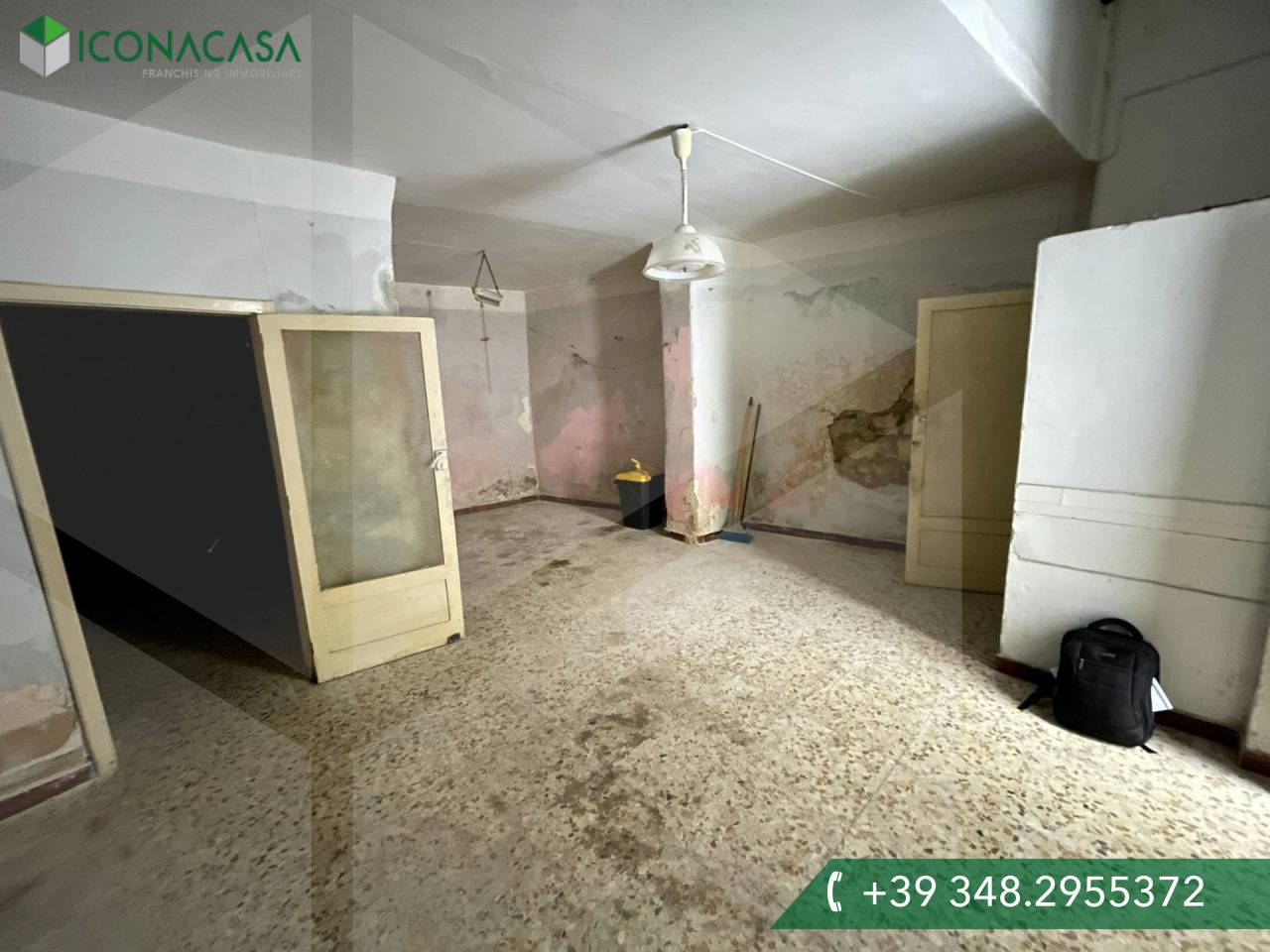 2 rooms Commercial property in Corato, Italy No. 29077