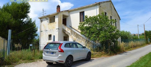 8 rooms House in Monteprandone, Italy No. 124717 2