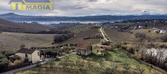 8 rooms House in Monteprandone, Italy No. 124717 5