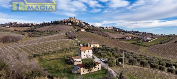 8 rooms House in Monteprandone, Italy No. 124717 9