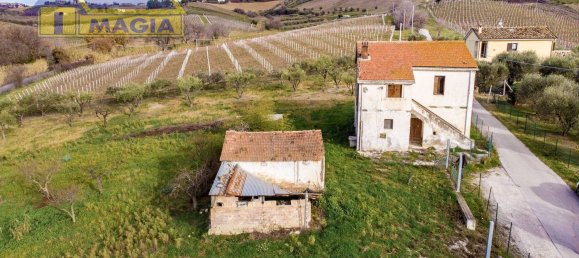 8 rooms House in Monteprandone, Italy No. 124717 4