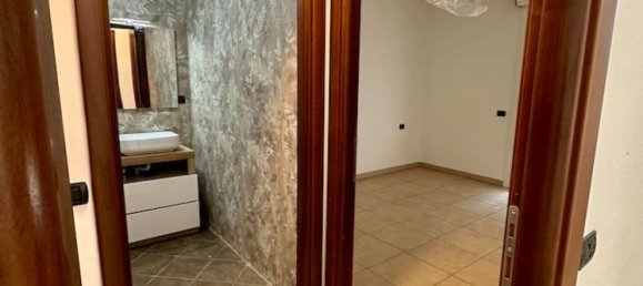 2 rooms Apartment in Rome, Italy No. 277149 7