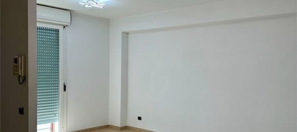 2 rooms Apartment in Rome, Italy No. 277149 3