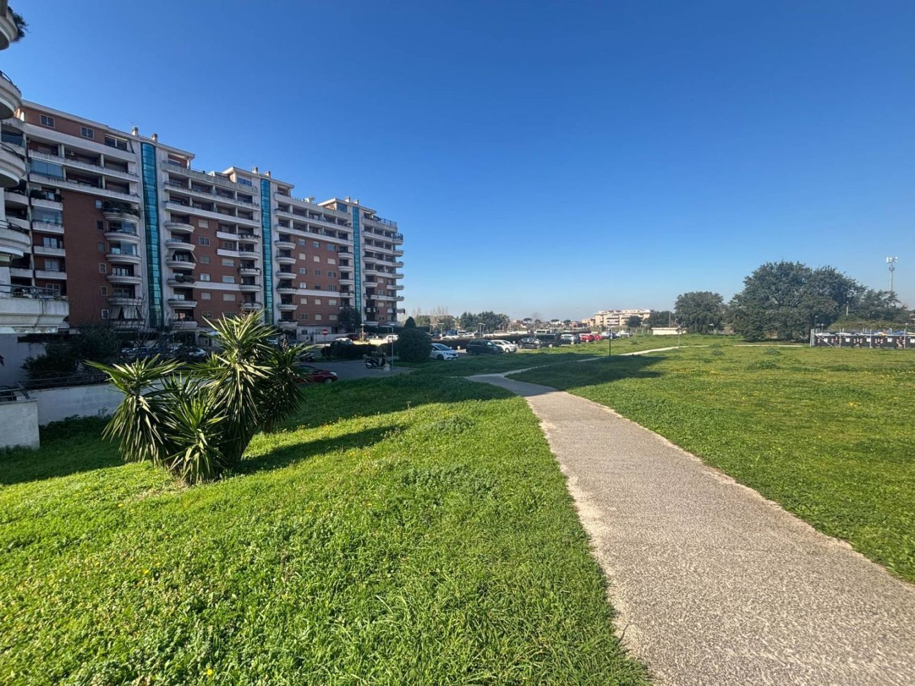 Квартира с 3 комнатами в Рим, Италия № 82173