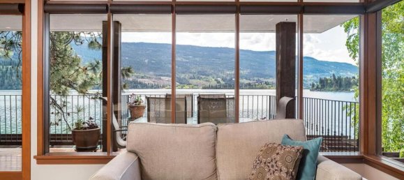 4 bedrooms House in British Columbia, Canada No. 1229 5