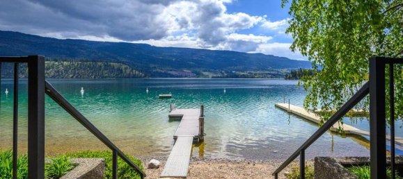 4 bedrooms House in British Columbia, Canada No. 1229 2