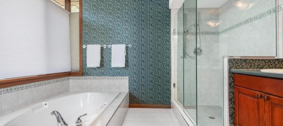 4 bedrooms House in British Columbia, Canada No. 1229 11