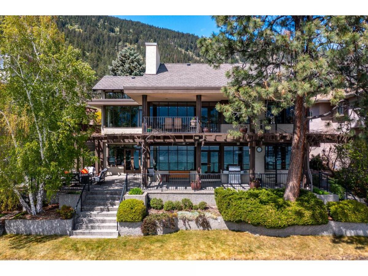 4 bedrooms House in British Columbia, Canada No. 1229