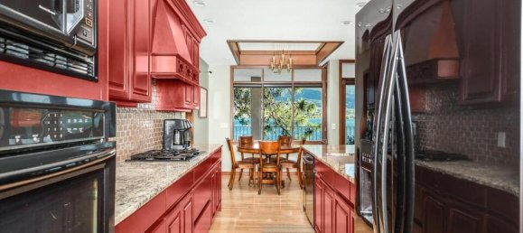 4 bedrooms House in British Columbia, Canada No. 1229 7