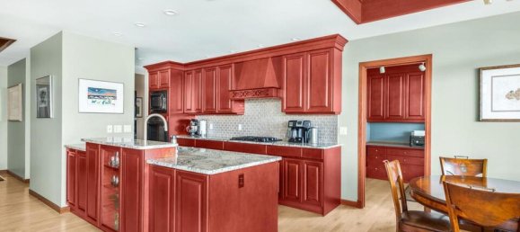 4 bedrooms House in British Columbia, Canada No. 1229 6