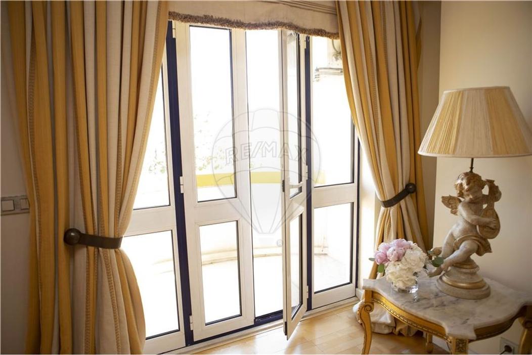 5 bedrooms Apartment in Lisbon, Portugal No. 66717