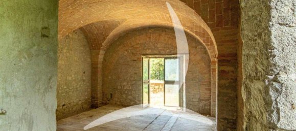 6 bedrooms House in Perugia, Italy No. 1406 11