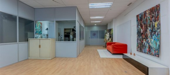 Propiedad comercial en L'Hospitalet de Llobregat, Spain 245 m² No. 191210 4