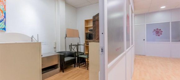 Propiedad comercial en L'Hospitalet de Llobregat, Spain 245 m² No. 191210 10