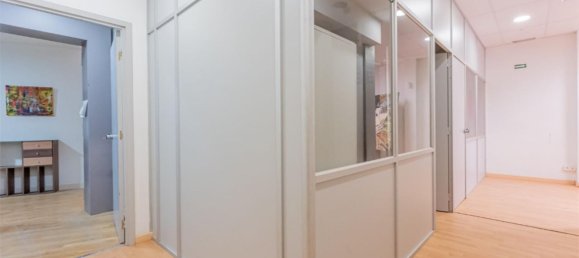 Propiedad comercial en L'Hospitalet de Llobregat, Spain 245 m² No. 191210 11