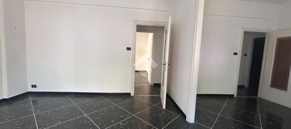 4 Schlafzimmer Wohnung in Genoa, Italy, Nr. 275631 10