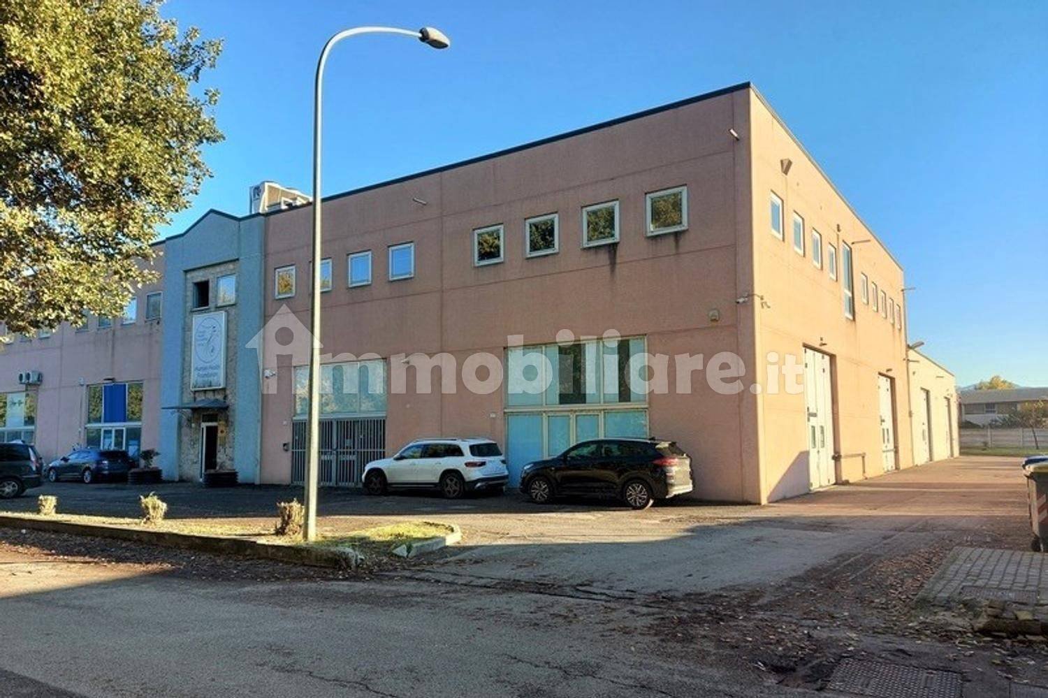675m² Office in Terni, Italy No. 348949